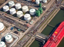 Traders Go All-In on Middle East Oil as Sanctions Reshape Market