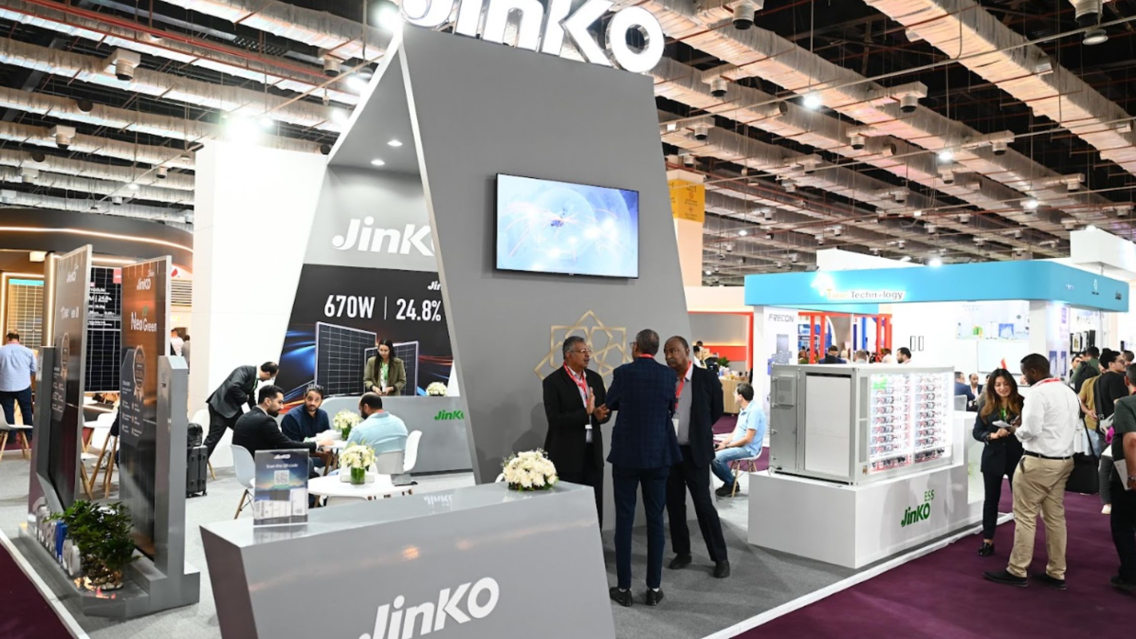 Empowering a Greener Future: Jinko Solar Showcases Latest Advancements in Solar and Energy Storage at Solar & Storage Live Egypt