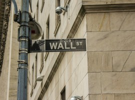 Hedge Funds Abandon Energy Stocks Amid Oil Price Slump