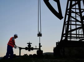 Shale Sputters as Oil Slides Into Profit Danger Zone