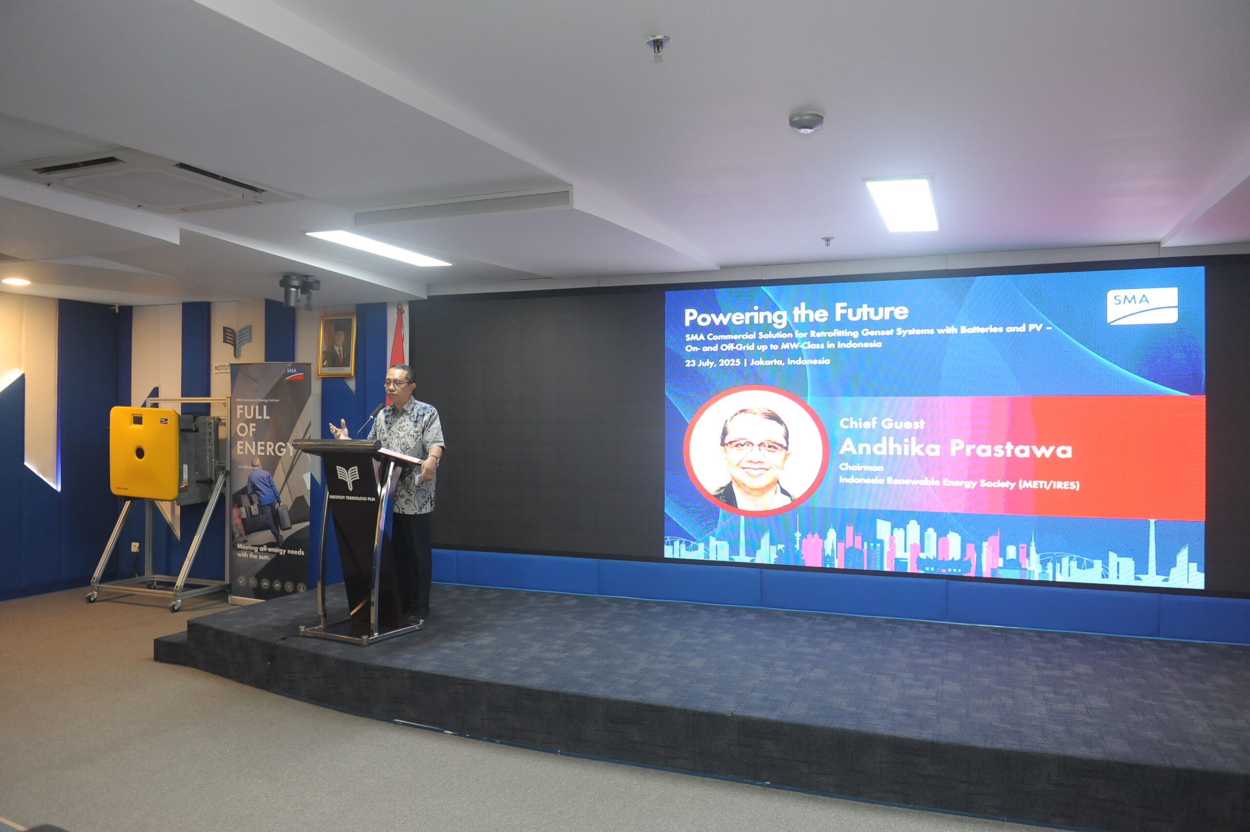 SMA Powering the Future: Unveils Innovative SMA Commercial Solution for Retrofitting Genset Systems with Batteries and PV – On- and Off-Grid up to MW-Class in Indonesia