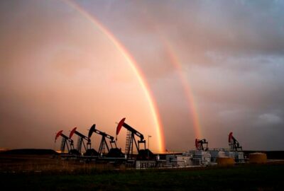 Oil Prices Edge Up as Traders Weigh Supply Risks