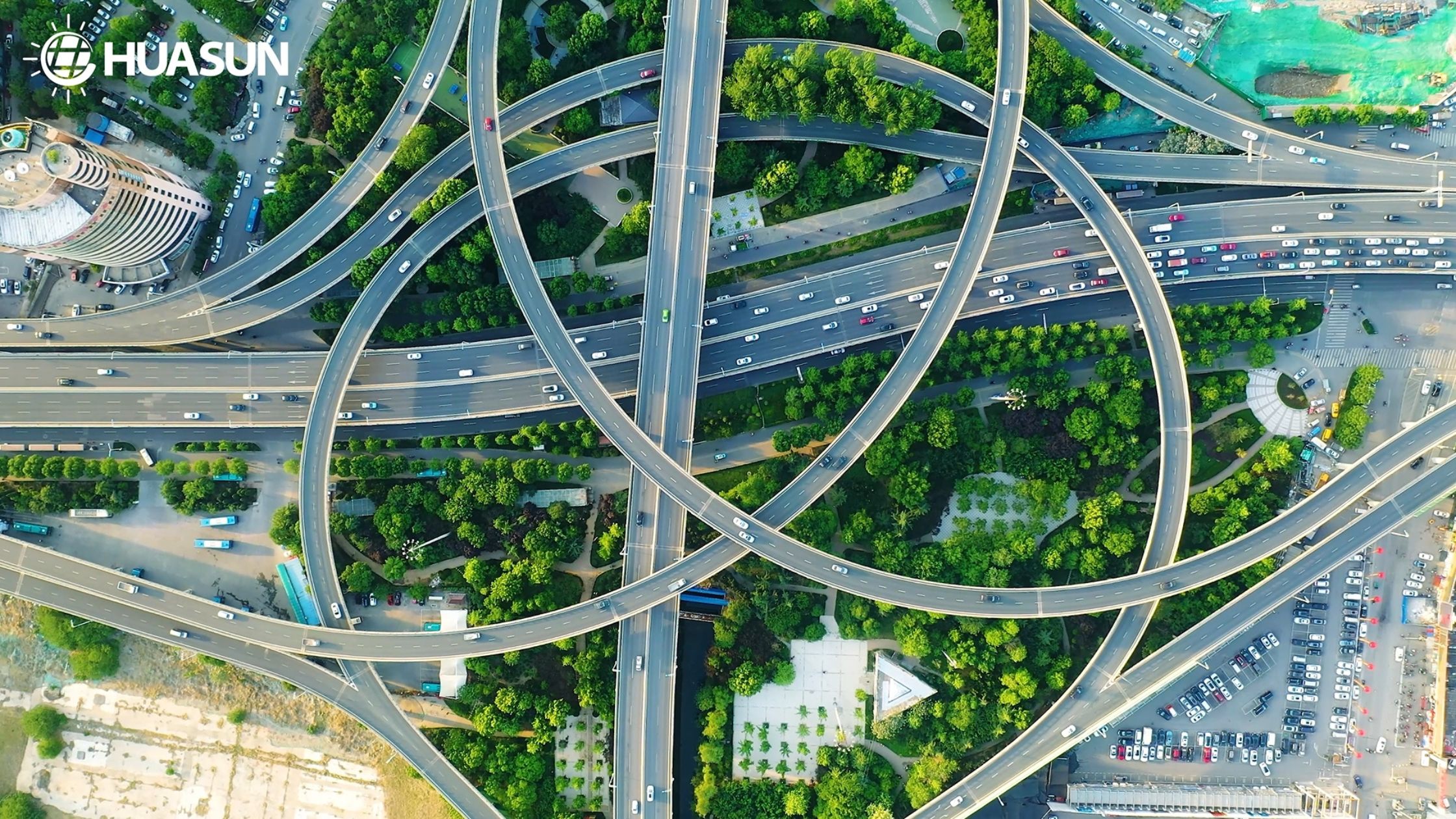 Enabling PV + Transport Synergy:Huasun’s Vertical HJT Solar Innovation Boosts Space-Efficient and Low-Carbon Mobility