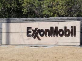 Exxon Taps Retail Investors With Auto-Voting Tool to Fend Off Climate Activists