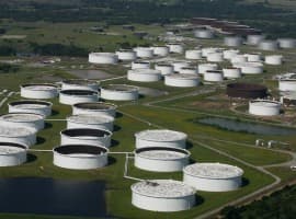 US Crude Oil Inventories Continue to Fall Despite Glut Narrative