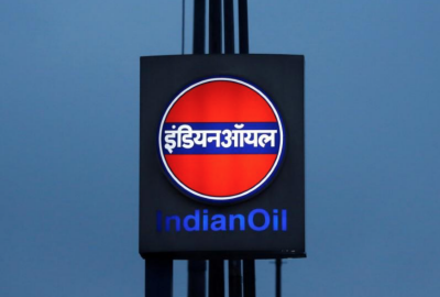 US Says India Halves Russian Oil Imports, Sources Say No Cuts Seen