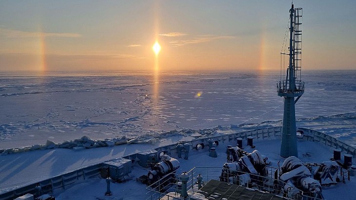 First container ship arrives in UK from China using Northern Sea Route