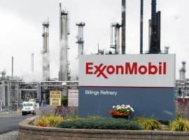 Exxon Joins Chevron in Eyeing Lukoil’s Global Fire Sale
