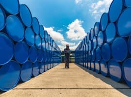 Oil Prices Drop 2% Despite Wave of Bullish News