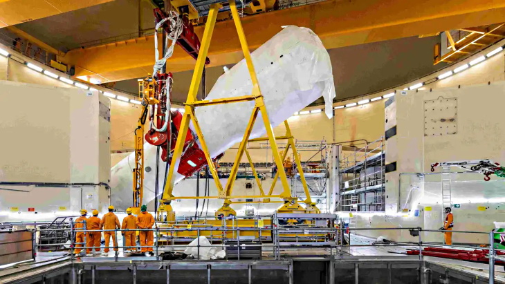 Steam generator removal begins at German plant