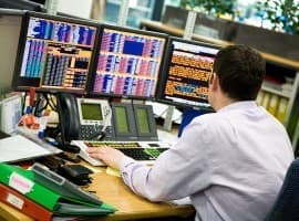 Hedge Funds Increase Bullish Oil Bets Amid Rising Iran Tensions