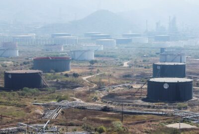 Traders Rush to Lock in Oil Prices Amid Iran Geopolitical Risk, More Venezuelan Supply 