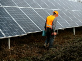 Big Oil’s Green Retreat Marks First Investment Decline Since 2017