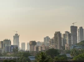 Energy Shock Prompts Analysts to Cut India’s GDP Growth Forecasts