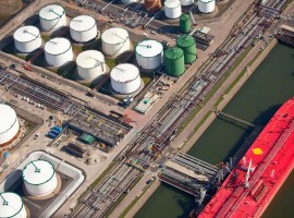 Oil Surges to $114 Following Iranian Strikes on UAE Port