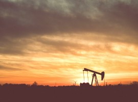 Oil Prices Set to Slump 19% in May as Market Bets on U.S.-Iran Deal