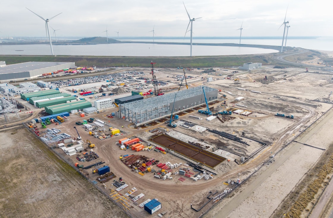 First electrolysers delivered to Air Liquide’s 200MW Port of Rotterdam project