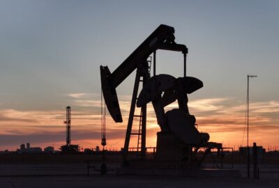 Oil Prices Fall as Market Awaits Possible US-Iran Ceasefire Deal
