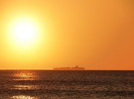 Oil Surges Over 7% as Iran Halts U.S. Talks and Threatens Total Hormuz Closure
