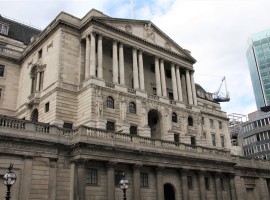 Bank of England Official Says Oil Crisis Clouds Rate Outlook