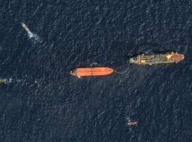 Tankers Emerge from Dark Mode amid Tentative Hormuz ReopeningTankers Emerge from