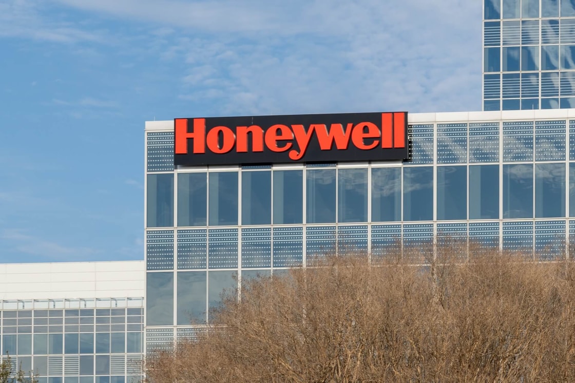 Honeywell to create tech and aerospace firms from spin off