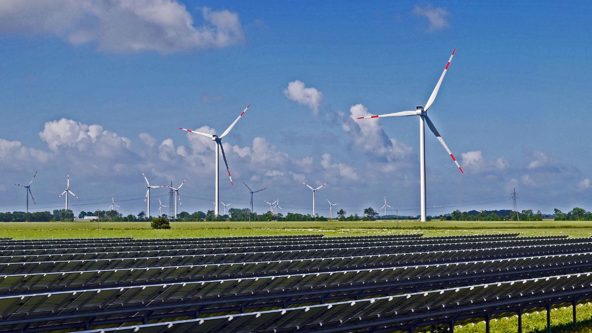 SMBC Reaches Financial Close on JSW Energy’s 210 MW Hybrid Renewable Energy Project in Maharashtra