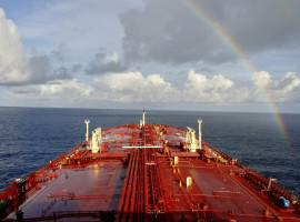 Oil Tumbles 3% as Iran Floats Hormuz Reopening Within a Week