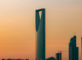 Saudi Arabia Sells 100 Million Barrels of Crude to Asia via Hormuz