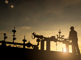U.S. Oil and Gas Production Climbs Despite Extreme Oil Price Volatility
