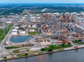 Shell’s Refining Margin Jumps 75% as Fuel Supplies Dry Up