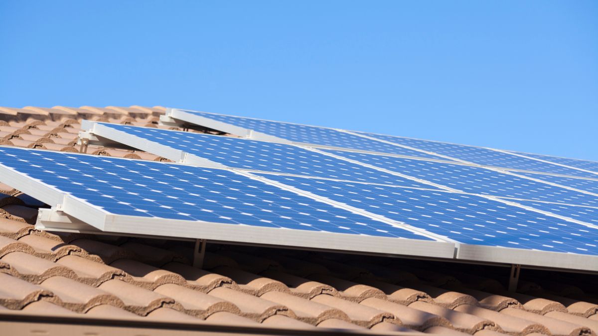 Sri Lanka Orders Rooftop Solar Disconnection Following Nationwide Blackout Amid Grid Stability Concerns