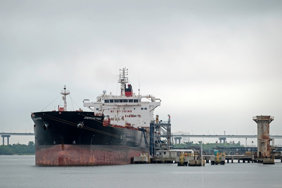 US lawmakers seek to boost bio-LNG demand in maritime sector